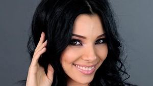 Corina Caragea: "Nu sunt dependenta de machiaj si nu umblu cu rujul dupa mine"