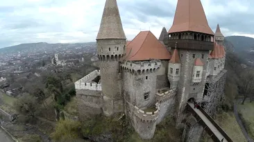 Spargere la...castelul Corvinilor! Paguba e substanţială, de 170.000 de lei!