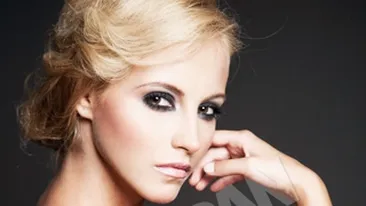 Andreea Perju se dezbraca fara probleme