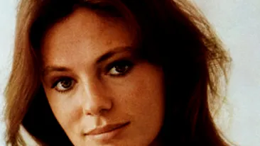 Actrita Jacqueline Bisset, nasa Angelinei Jolie, s-a destainuit in exclusivitate pentru CANCAN: Angelina este un om incredibil!