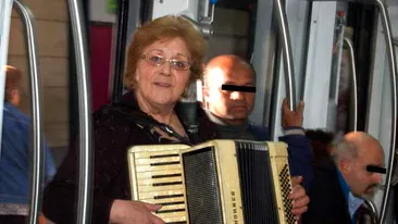 Povestea fabuloasa a bunicutei din Bacau, absolventa de Conservator, care cerseste cu acordeonul in metroul din Roma