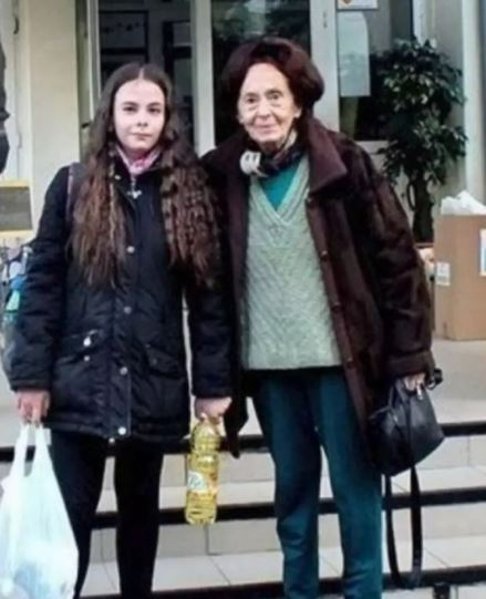 Cum arată fiica Adrianei Iliescu, la 20 de ani. Eliza studiază la două facultăți și a urcat pe aceeași scenă cu Theodor Andrei