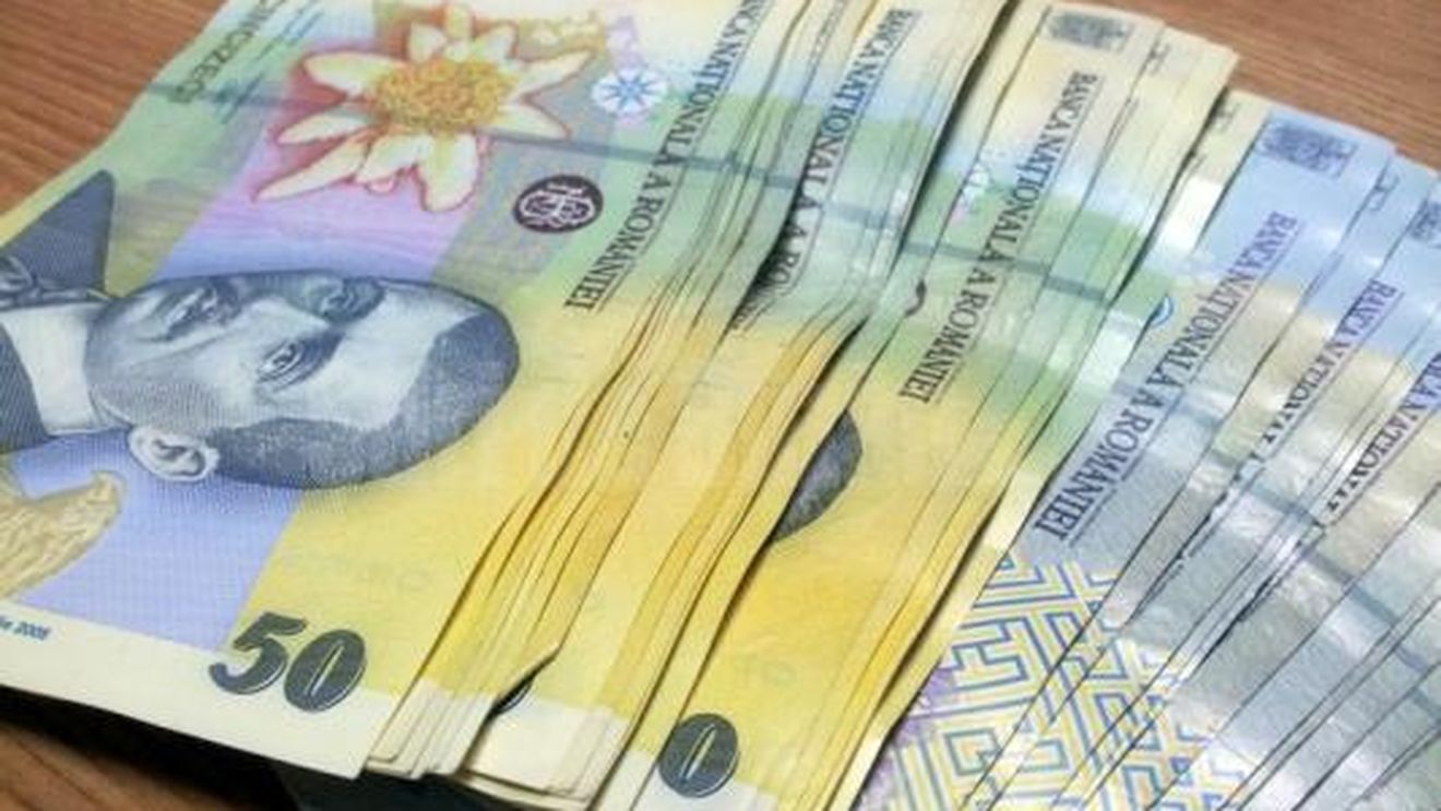 Sacoșă plină cu bani a fost găsită de un cetățean, la Buzău. Ce sumă se afla înăuntru și care a fost gestul bărbatului