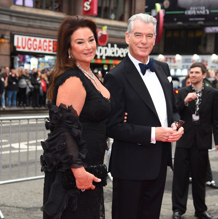 Brosnan și soția sa. Sursa foto: Profimedia