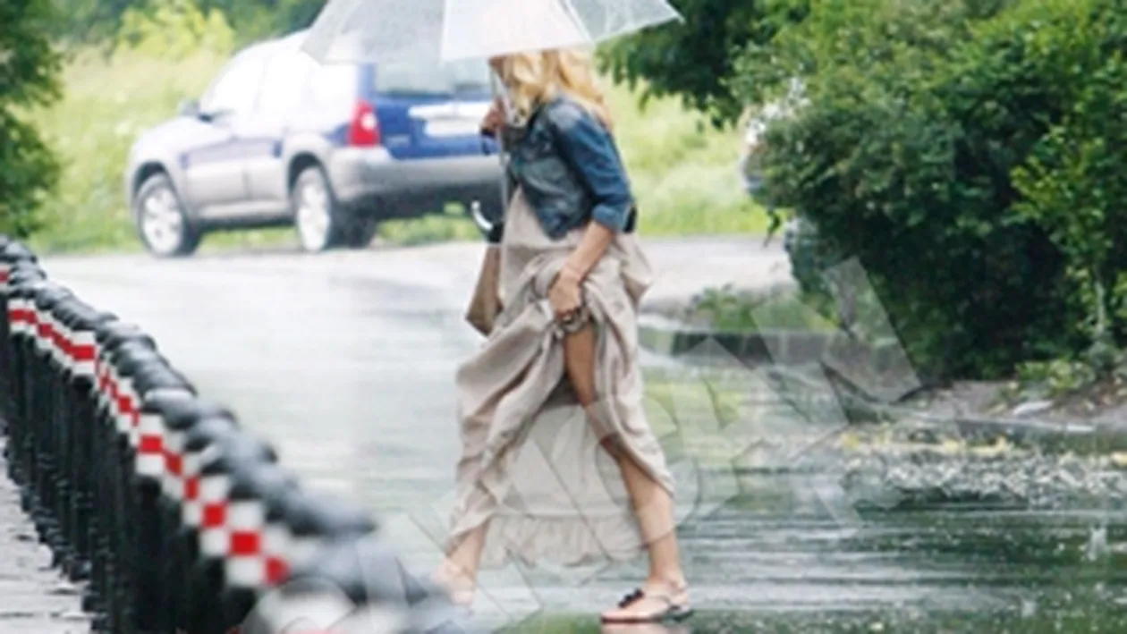 Simona Gherghe si-a aratat picioarele, in toata splendoarea, pe strada! I-a venit ploaia de hac!