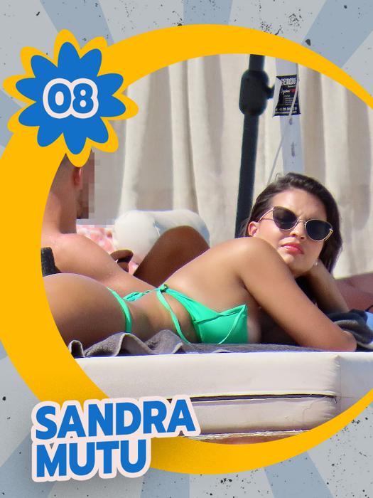TOP 30 de vedete care şi-au etalat picioarele lungi şi bronzate la piscină. Blonde, brune și roșcate sunt complet dezinhibate!