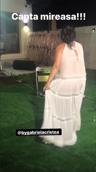 Gabriela Cristea a surprins și cu a doua rochie de mireasă! A îmbrăcat una transparentă și i s-a văzut lenjeria intimă