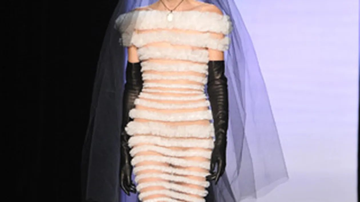 E femeie? E barbat? Nu conteaza, e mireasa colectiei!