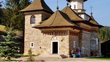 Jaf la Manastire! Hotii au furat bijuterii in valoare de 100 000 de lei!