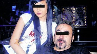I-a facut cadou trei sticle de bautura unui coleg de-al fiicei sale minore! Tatal elevei "violate" le-a dus whisky elevilor!