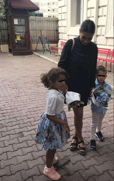 Elena Băsescu și Bogdan Ionescu, împreună în prima zi de grădiniță a celor doi copii ai lor