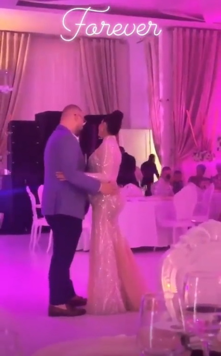 Cum s-a îmbrăcat soția lui Adrian Minune la nunta fiicei sale. Primele imagini cu Karmen în rochie de mireasă. FOTO