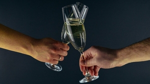 Ce trebuie să faci de Revelion, dacă vrei să atragi banii în 2025? Obiceiuri inedite de anul nou