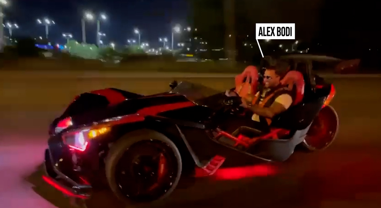 Alex Bodi și noua lui "jucărie", un Polaris Slingshot, ediție limitată