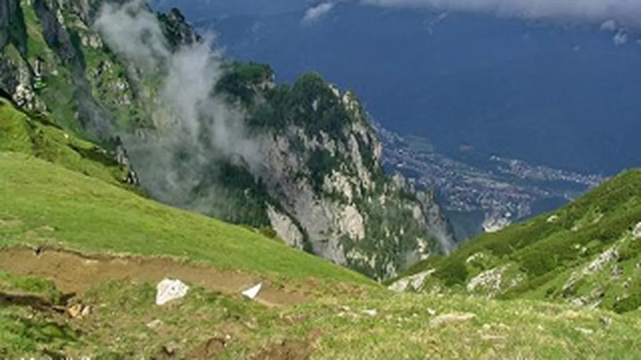 Copil de opt ani mort dupa ce a cazut de la aproximativ 15 metri, intr-o cascada din Muntii Bucegi