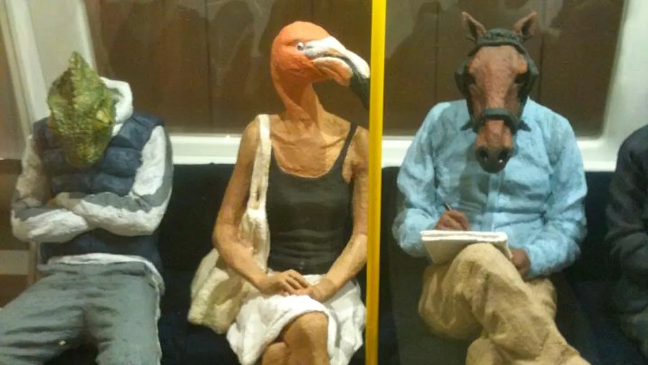 Adormi în metrou şi ţi-e ruşine că te văd alţi călători? Uite ce soluţie inedită îţi propune Andreea Esca. Ai curaj să o încerci?