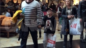 ”Beţivul satului” din Las Fierbinţi a păţit-o rău de tot în mall. Soţia l-a torturat pe Celentano la shopping! 