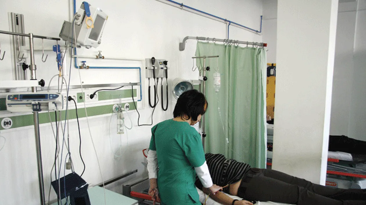 O poliţistă şi fostul său superior la spital, după ce femeia l-ar fi înjunghiat pe bărbat în abdomen