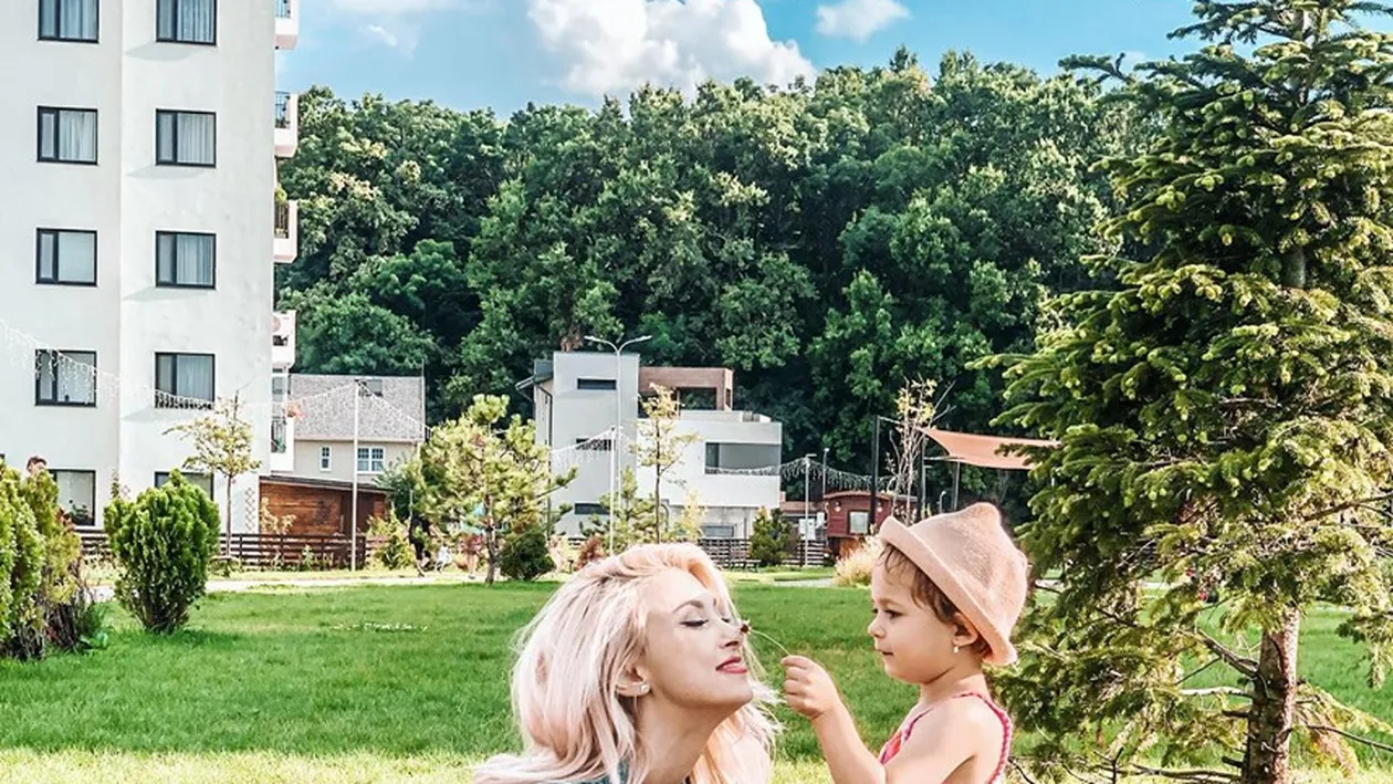 Andreea Bălan și-a luat fetița cea mare la degustarea de torturi pentru nunta ei cu George Burcea