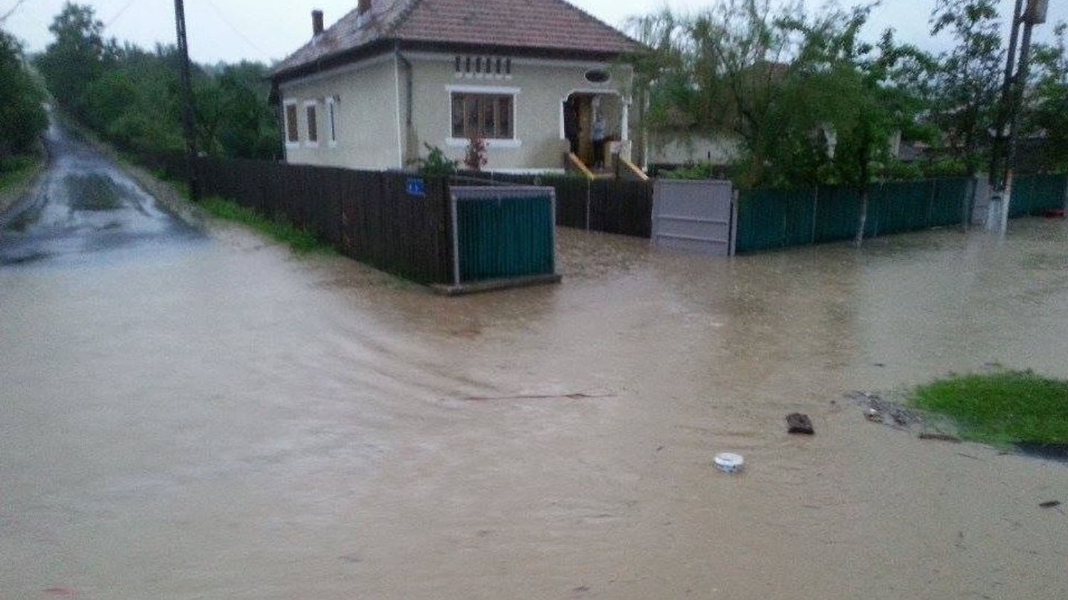 Vâlcea: Fetiţa de 12 ani luată de ape a murit!