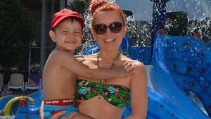 Mai fierbinte ca vara! Vezi ce face Elena Gheorghe chiar in aceste momente, pe plaja din Antalya!