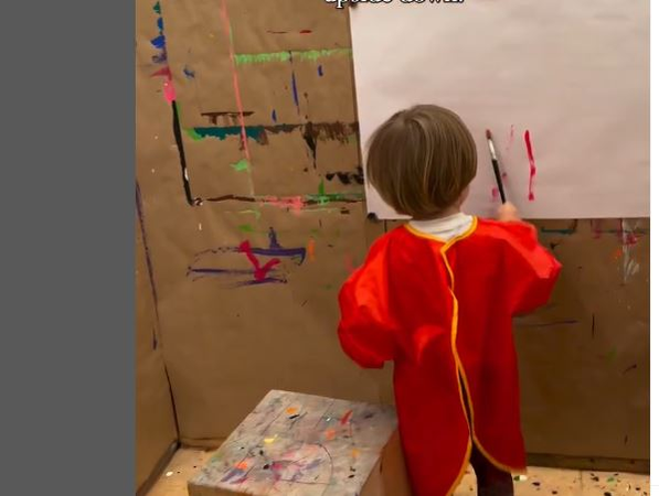 Tablourile micului Picasso se vând și cu 6.000 de euro/ sursă foto: instagram