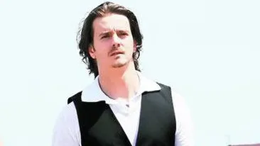 Mihai Petre, asaltat in club de femei cu acelasi profil! Are magnet la ochelariste