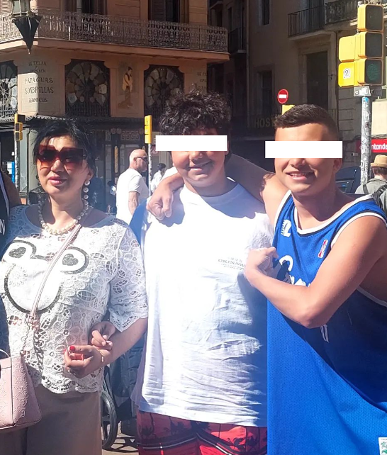 Adriana Bahmuțeanu își face griji pentru cei doi minori, după ce a aflat că Honorius Prigoană este plecat în America foto; Facebook