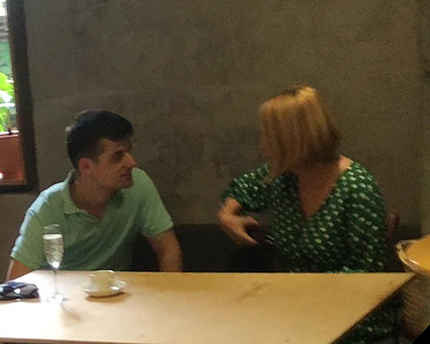Eugen și Andreea, la un pahar de spumant și o cafea