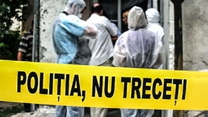 Crimă şocantă în Bucureşti! Cum şi-a găsit un fiu mama, după ce a intrat în casă! Ucigaşul a fugit, după ce şi-a omorât iubita