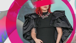 Secrete șocante ies la iveală în showbiz: o cântăreață celebră care i-a cucerit pe români ar putea fi bărbat?!