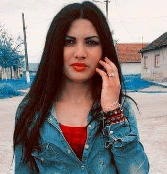 Tânăra de 17 ani din Arad a fost înjunghiată chiar de tatăl copilului ei. Vecinii spun că era un individ violent: ”A amenințat mai multă lume, era agresiv”