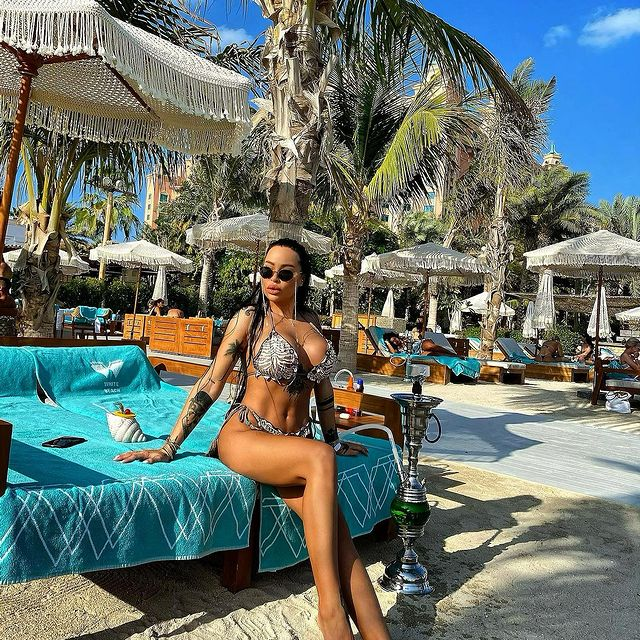 Roxana este make-up artist și n-are nevoie de filtre pentru a fi HOT / Foto: Instagram