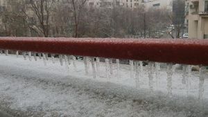 ANM a emis prognoza specială pentru București! Ninge, plouă și se depune polei în Capitală