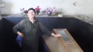 VIDEO De-a dreptul SOCANT! O femeie isi tine in casă fiul decedat acum 18 ani! Cum arată acum trupul neinsufletit al băiatului