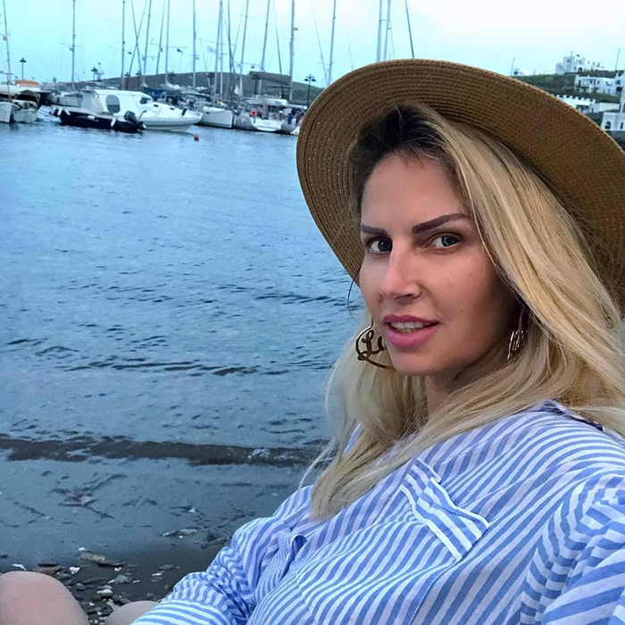 Andreea Bănică a plecat în vacanță cu soțul, în Grecia