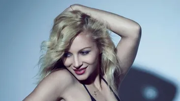 Cât de bine arată Lora in costum de baie! Vezi ce retetă simplă are pentru un trup perfect: Trebuie să ne pregătim pentru plajă