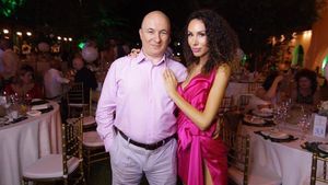 Lovitură de teatru după ce Codrin Ştefănescu a anunţat că se desparte. Sexy-secretara care i-a ”spart” casa liderului PSD, promovată la cabinetul ministrului?