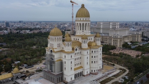 Până când se poate vizita altarul Catedralei Mântuirii Neamului, de fapt. Accesul a fost extins