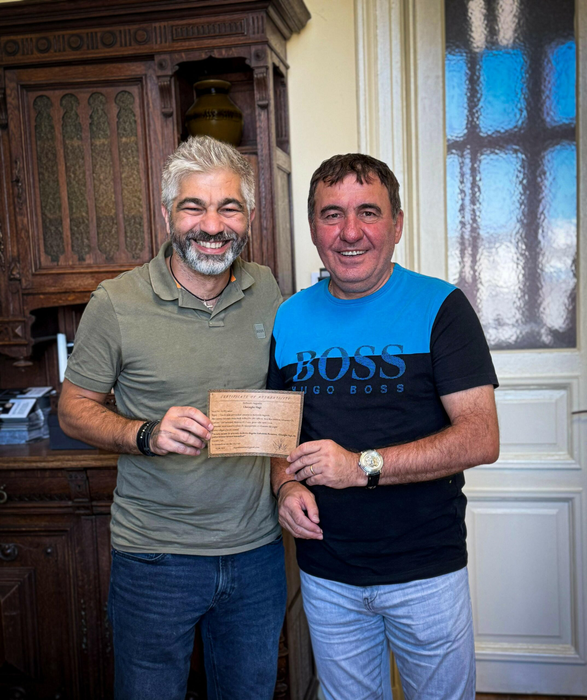 Hagi a fost de acord ca un ceas la fel ca al lui să fie licitat pentru susținerea educației copiilor fără posibilități foto: Augustin Watches