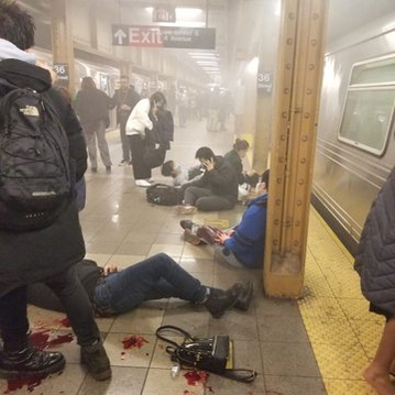Imagini cu puternic impact emoțional! Atac armat la metroul din New York