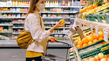 Metoda prin care o femeie din Arad fura la casele self-scan: „Își umple plasele”