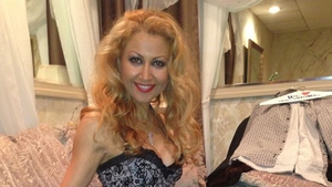 Somnoroasă sau doar supărată că a fost alungată din casa lui Nick Rădoi? Anamaria Ferentz şi-a pierdut zâmbetul de pe buze