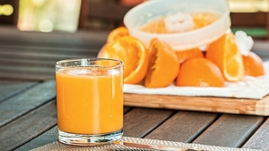 Cele mai simple şi ieftine reţete de sucuri fresh pe timp de vară. Te răcoreşti acasă, fără prea mare efort