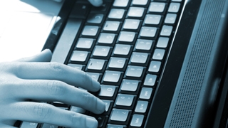 Hackerul "Micul Fum" a primit trei ani de inchisoare cu suspendare! Vezi ce decizie socanta au luat judecatorii despre daunele cerute de vedetele "hackuite"!