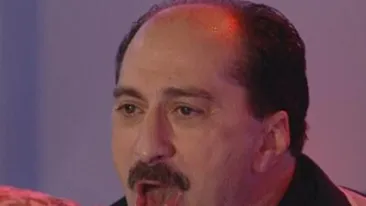 Mustacioara lui suceste mintile oricui! Cu umor e inzestrat. Mai conteaza daca-i si dotat!?