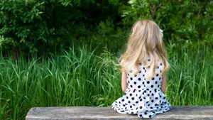 Un tânăr de 28 de ani, acuzat că a violat o minoră într-un parc