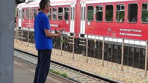 Întâmplare emoționantă în plină pandemie. Un ieșean a urmărit un bărbat care ținea un trandafir în mână, iar apoi a avut parte de o mare surpriză: ”Nu păreau deloc avuți, dar am avut sentimentul că...”