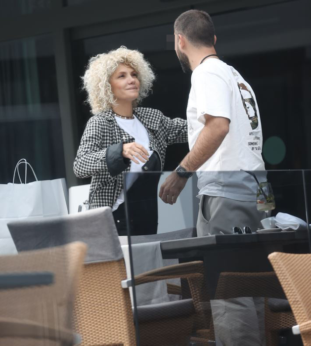 Sidonia se pregătește să-și ia în brațe iubitul (Foto: CANCAN.RO)