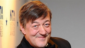 Actorul Stephen Fry spune ca a incercat sa se sinucida anul trecut